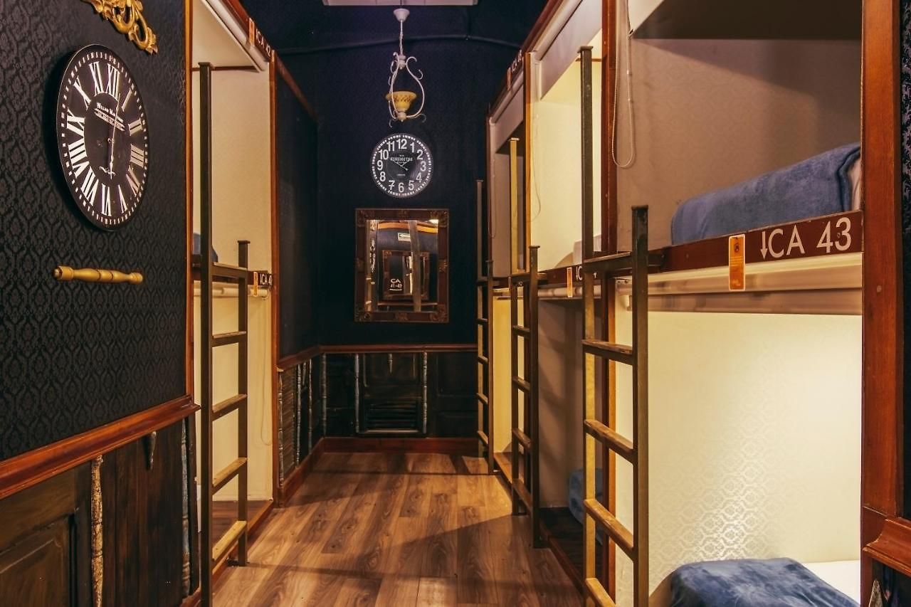 The Clock & Hostal *