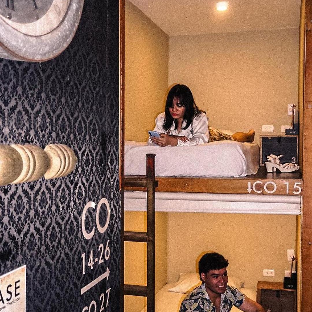 Hostal The Clock & *