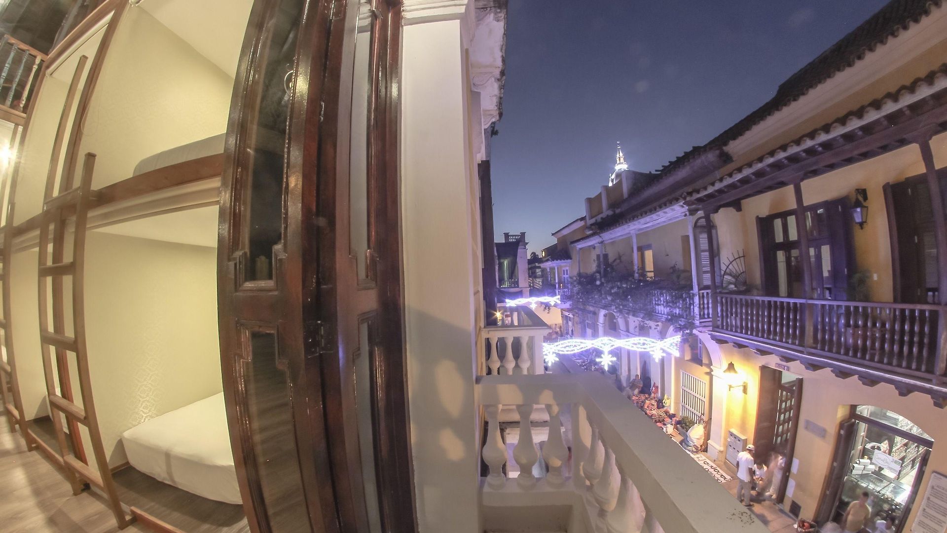 The Clock & Hostal Cartagena