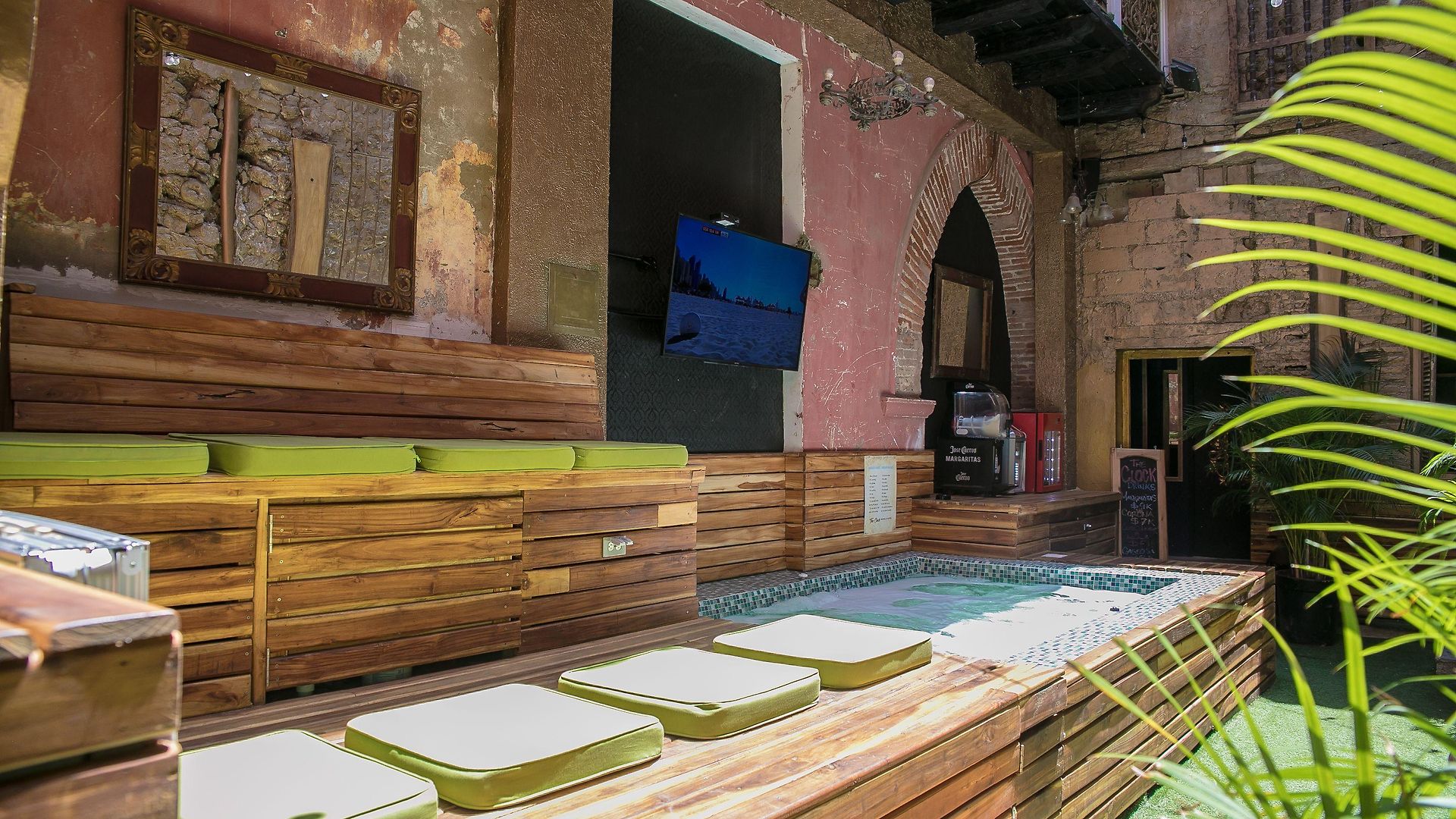 Hostal The Clock & Cartagena