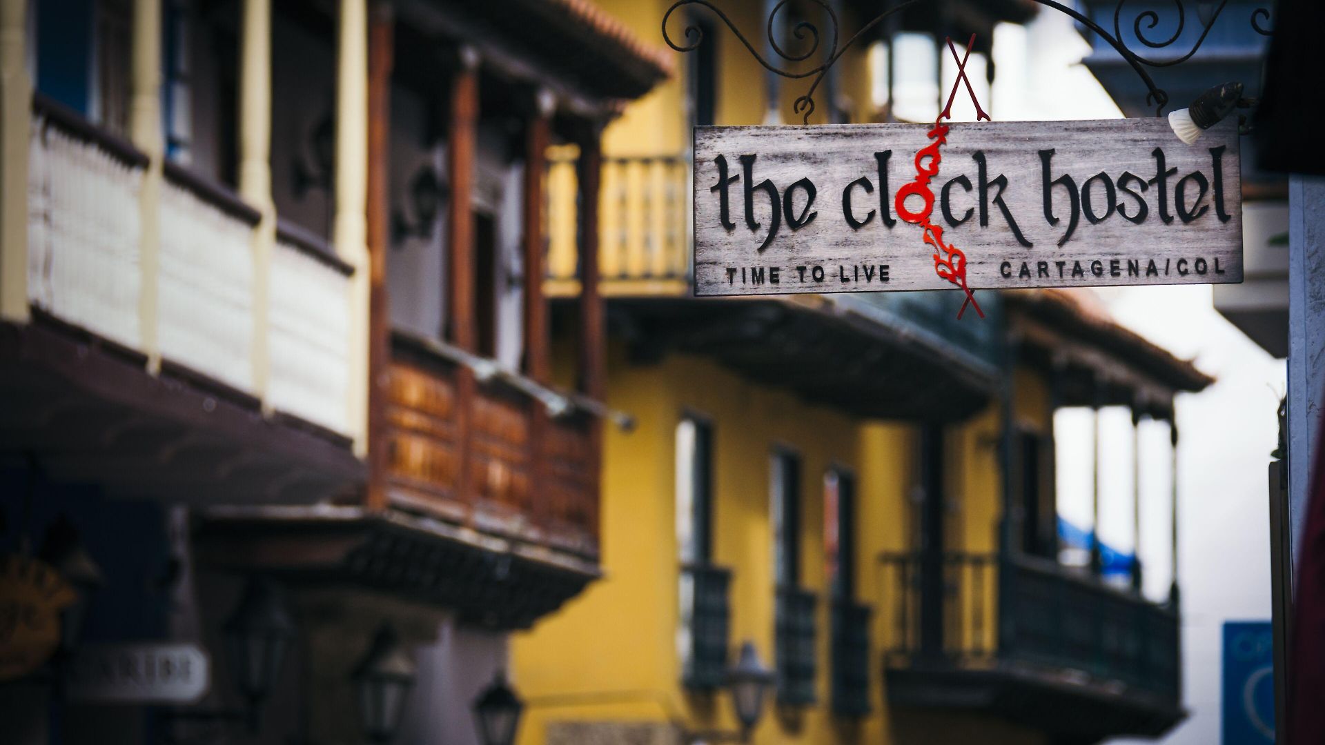The Clock & Hostal *