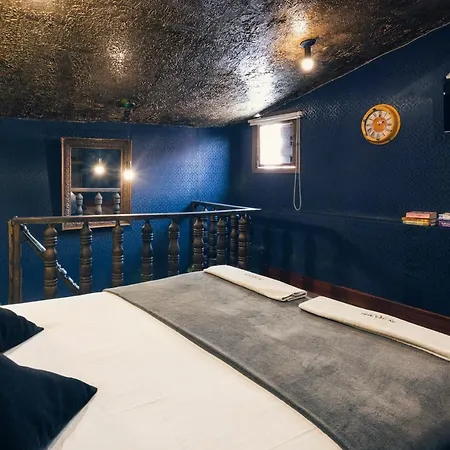The Clock & Hostal Cartagena