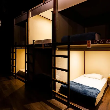 Hostal The Clock & *