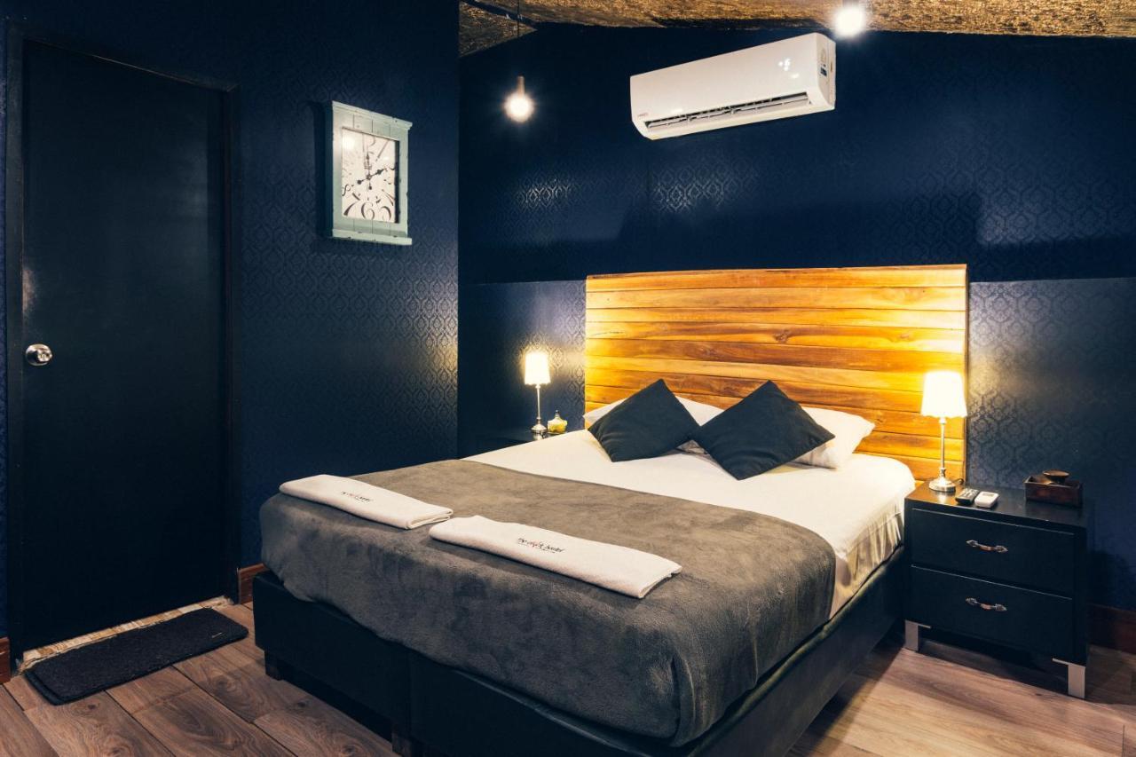 The Clock & Hostal Cartagena