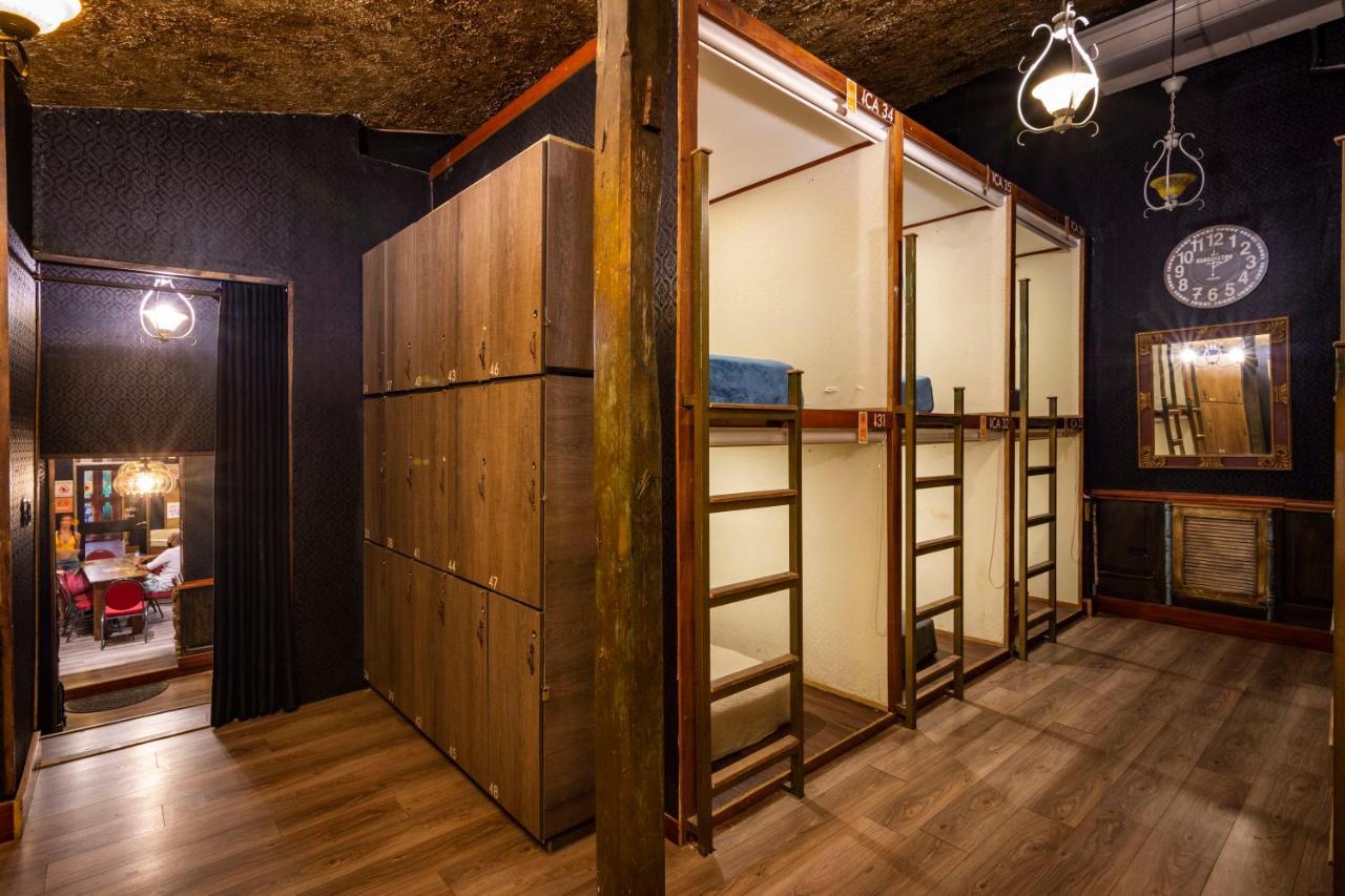 The Clock & Hostal *