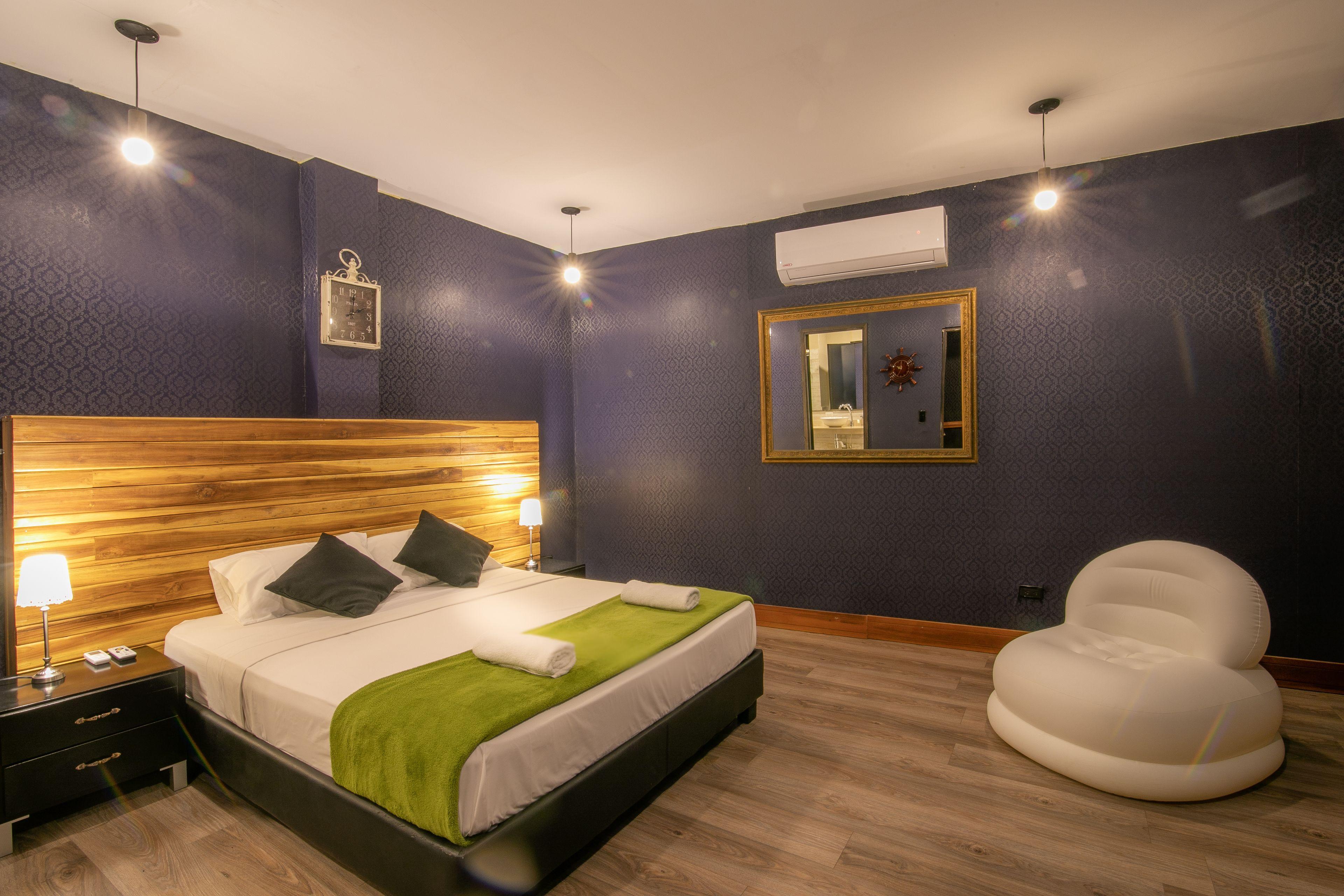 The Clock & Hostal *