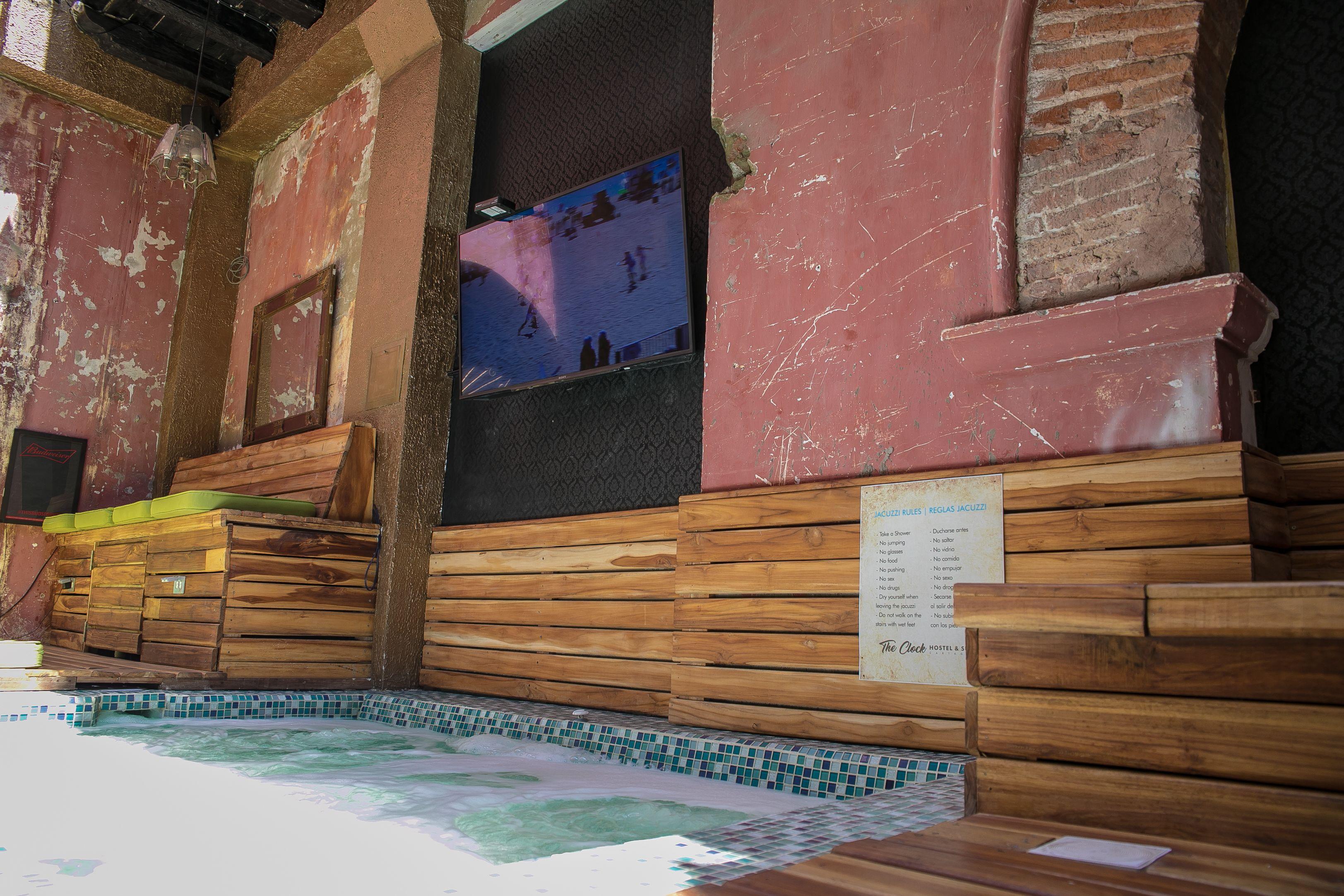 The Clock & Hostal *