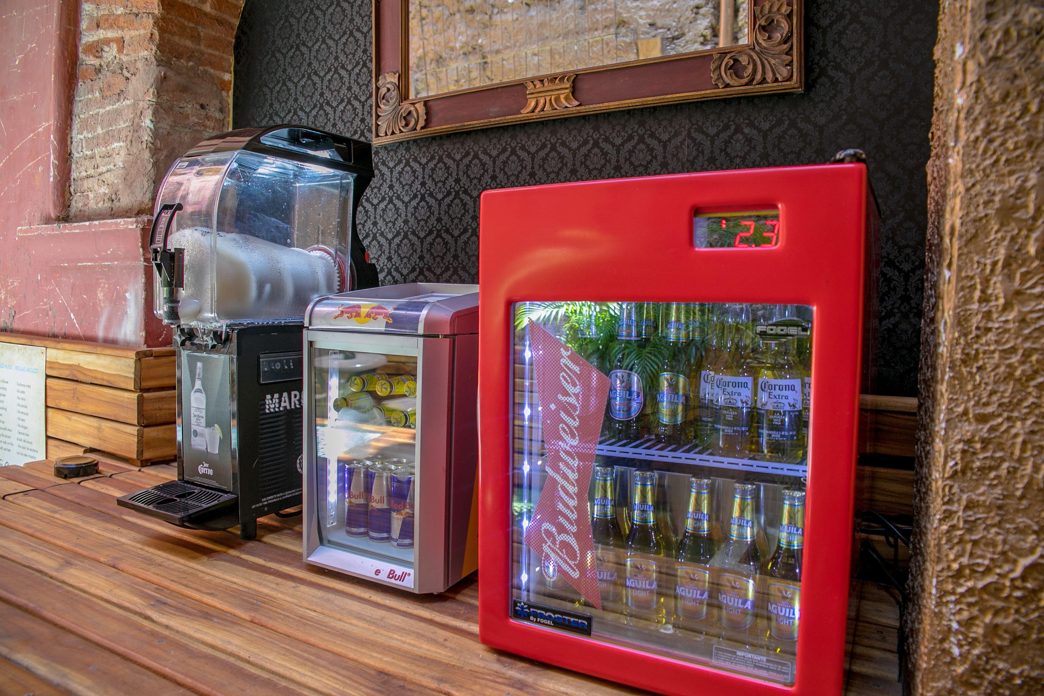 Hostal The Clock & *