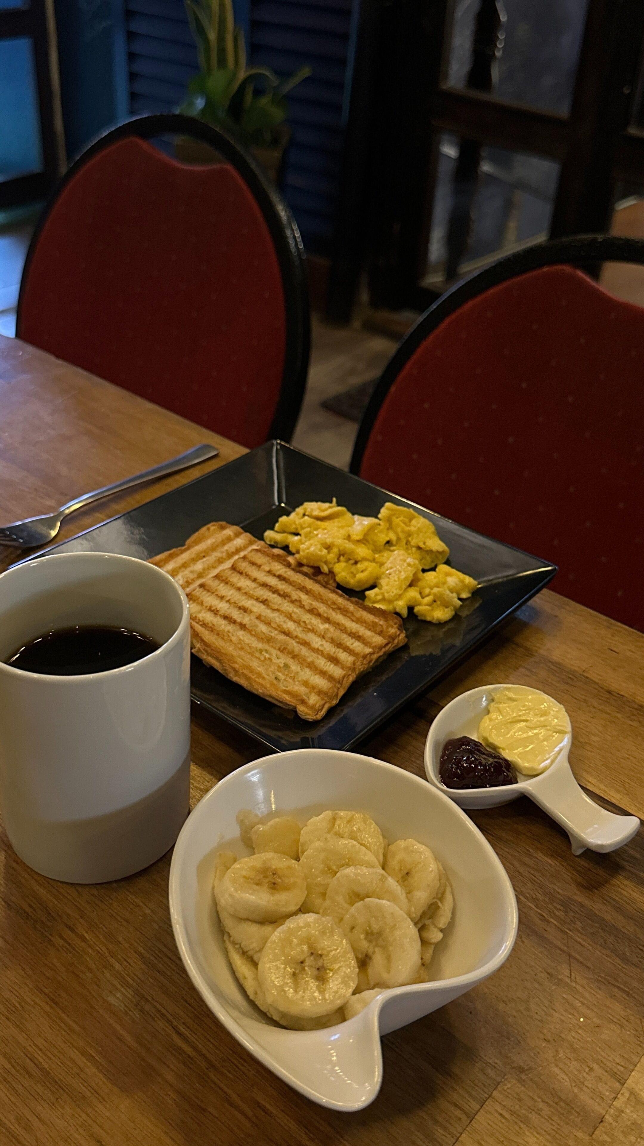 The Clock & Hostal *